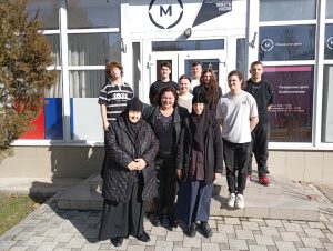 3000 агнцев испекли и отправили на фронт сестры Топловского монастыря вместе со студентами Севастопольского колледжа.